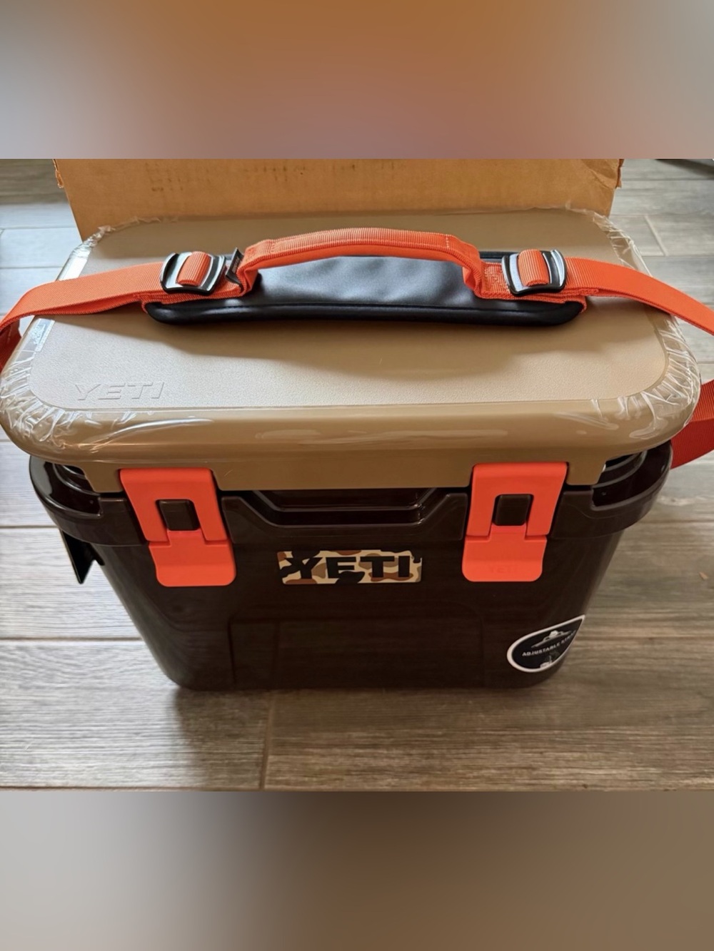 YETI Roadie 15 Wetlands Camo Brown Hard Cooler DoubleDuty Shoulder Strap (NWT)